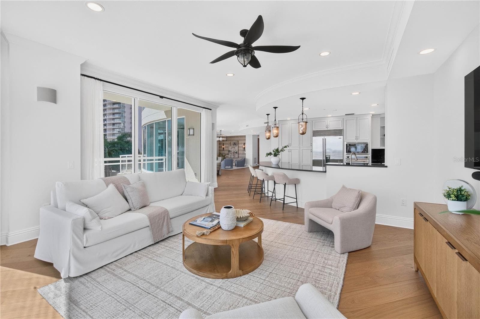 Family Room - 180 BEACH DR NE #502, ST PETERSBURG