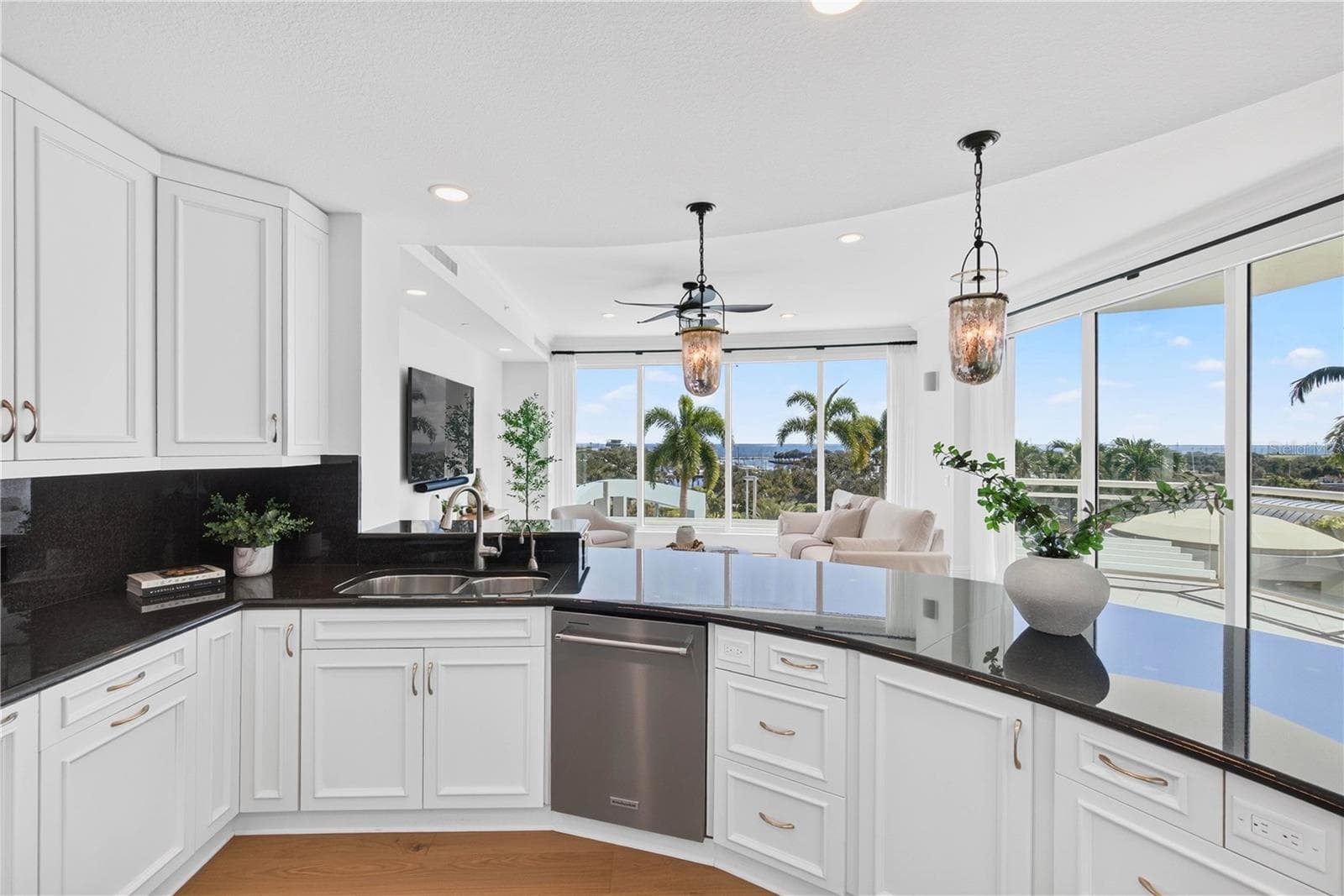 Kitchen & Family Room - 180 BEACH DR NE #502, ST PETERSBURG