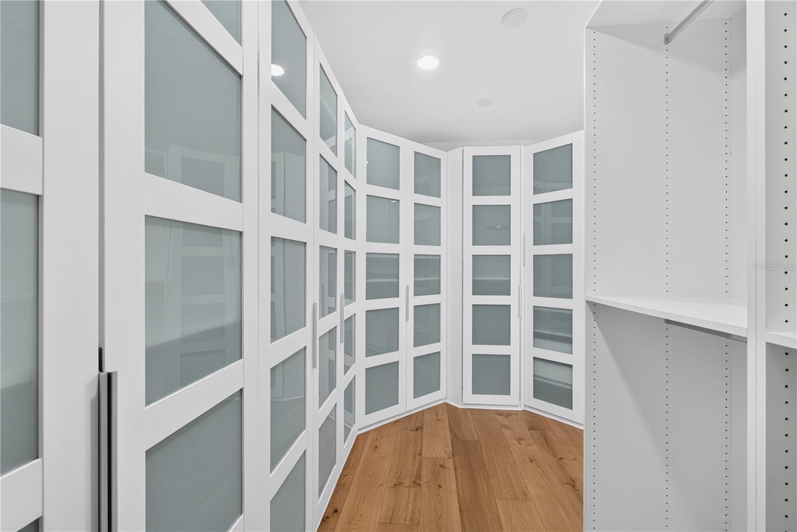 Primary Walk-In Closet - 180 BEACH DR NE #502, ST PETERSBURG
