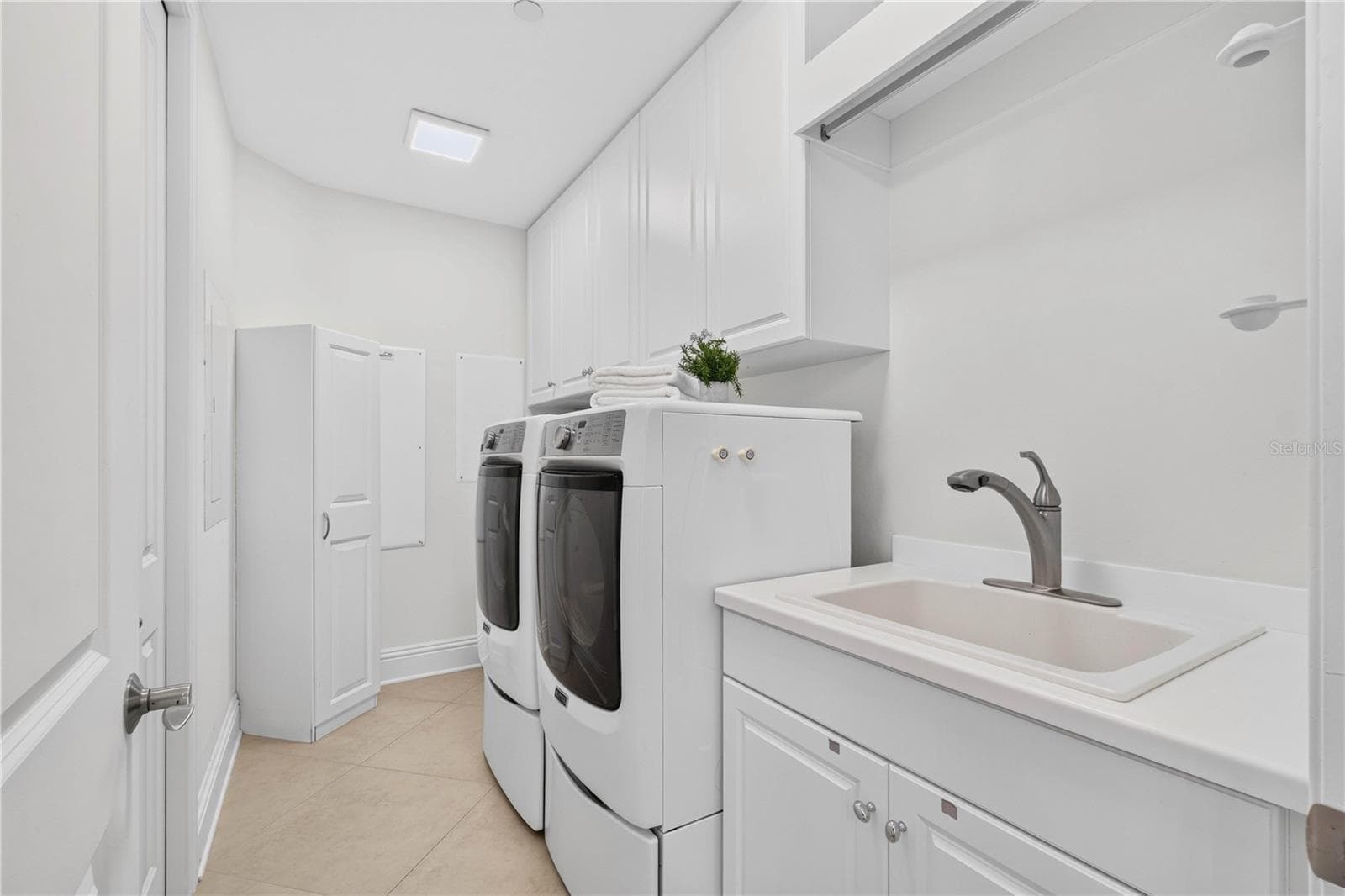 Laundry Room - 180 BEACH DR NE #502, ST PETERSBURG