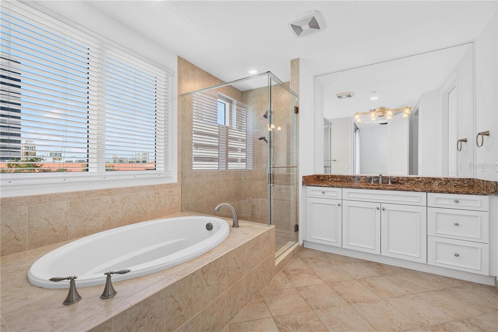 Guest Suite 2 Bath - 180 BEACH DR NE #502, ST PETERSBURG