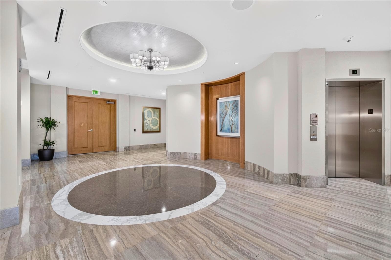 Formal Elevator Lobby - 180 BEACH DR NE #502, ST PETERSBURG
