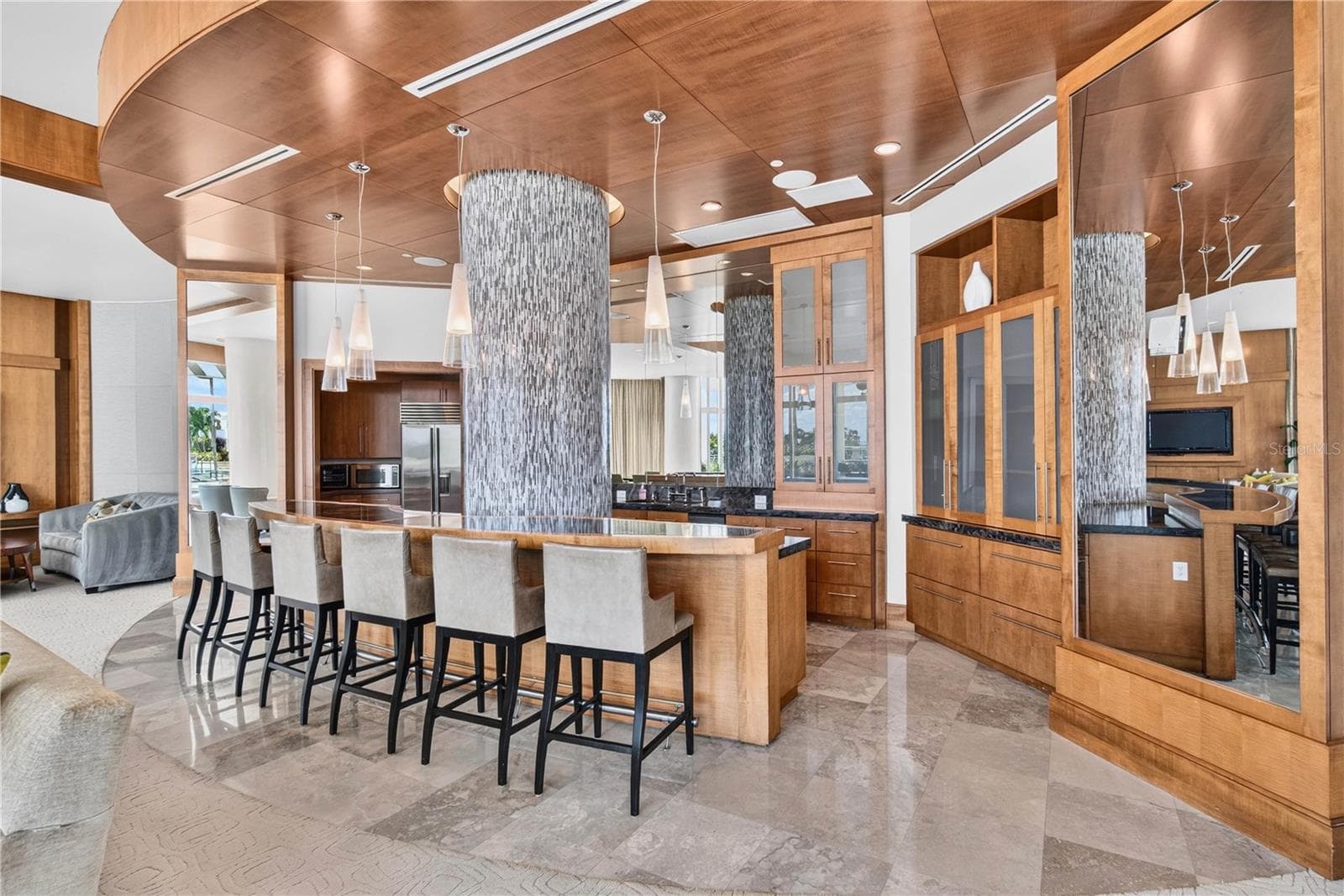 Community Entertaining Room with Bar & Catering Kitchen - 180 BEACH DR NE #502, ST PETERSBURG