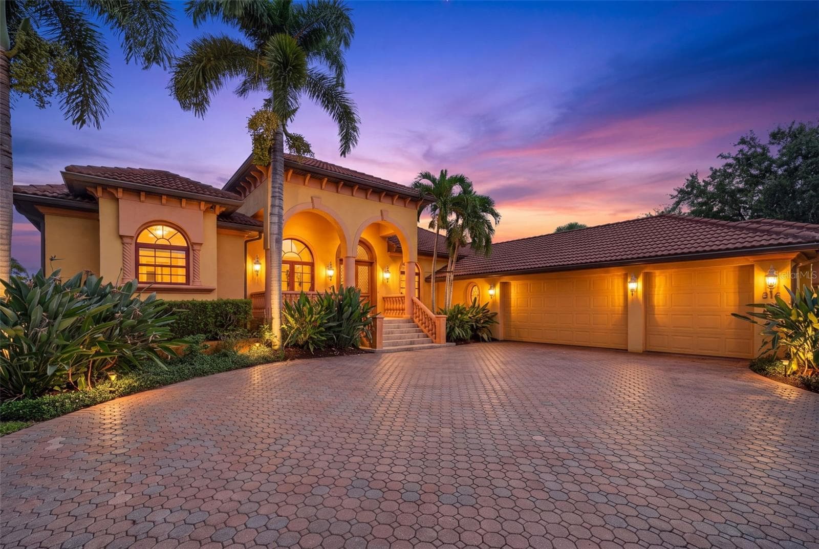 Single Family Residence at 316 W BAY DR, VENICE, photo 3 of 100