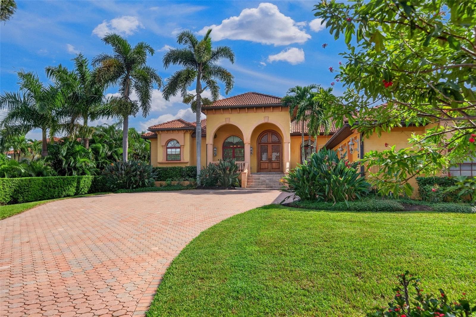 Single Family Residence at 316 W BAY DR, VENICE, photo 6 of 100