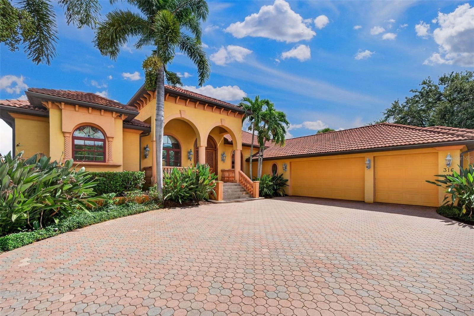 Single Family Residence at 316 W BAY DR, VENICE, photo 7 of 100