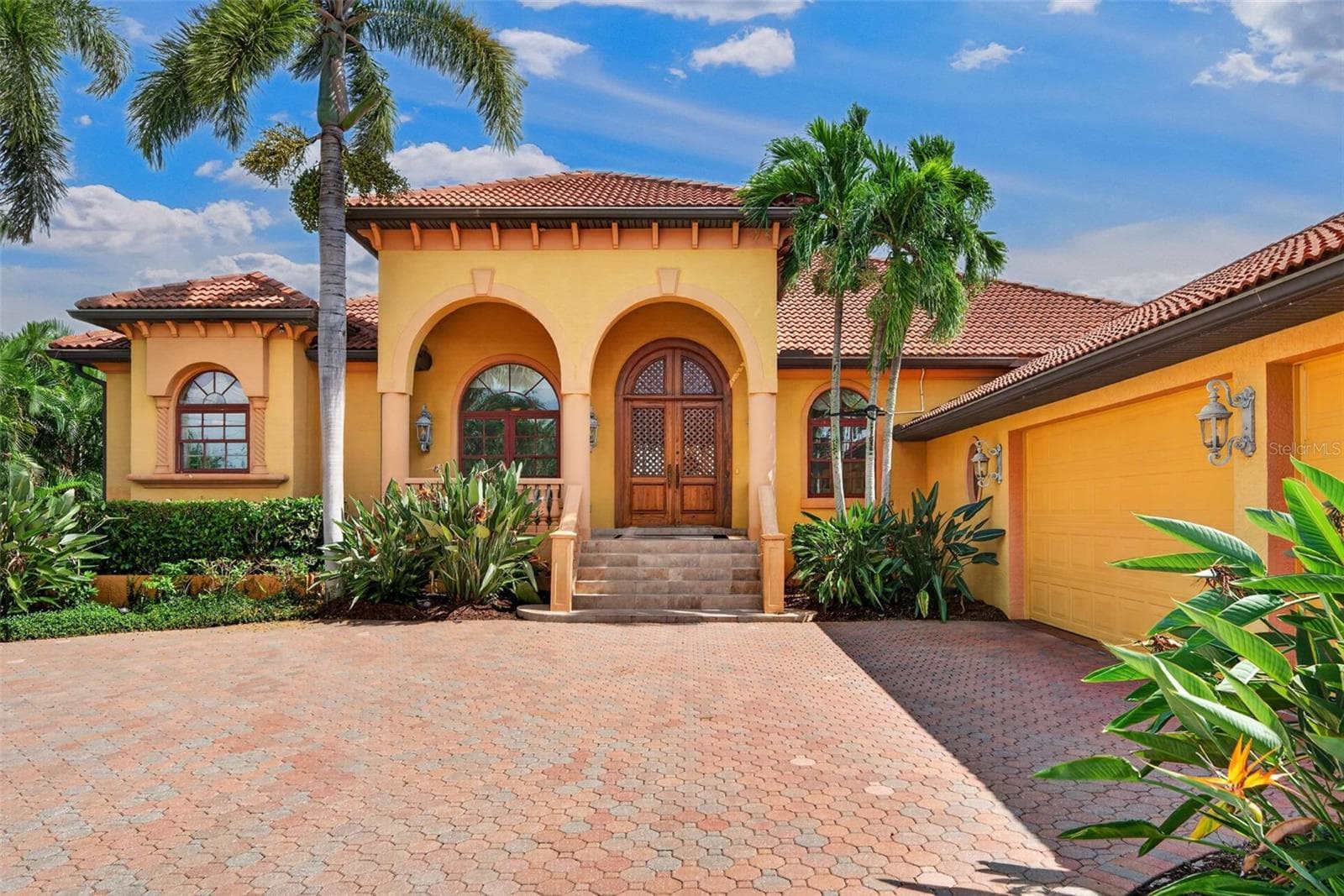 Single Family Residence at 316 W BAY DR, VENICE, photo 8 of 100