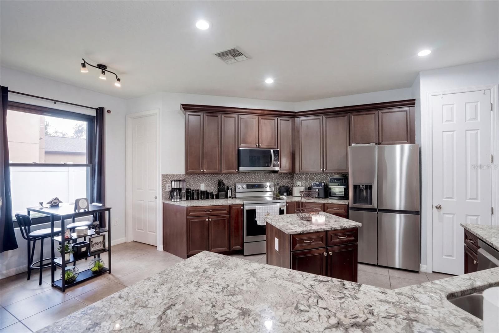 Single Family Residence at 1773 WATERSIDE OAKS DR, ORANGE CITY, photo 17 of 49