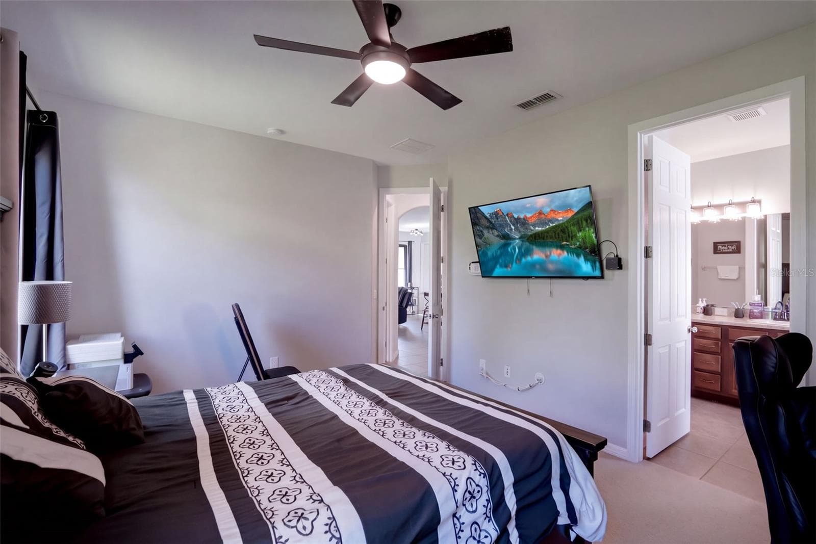 Single Family Residence at 1773 WATERSIDE OAKS DR, ORANGE CITY, photo 18 of 49