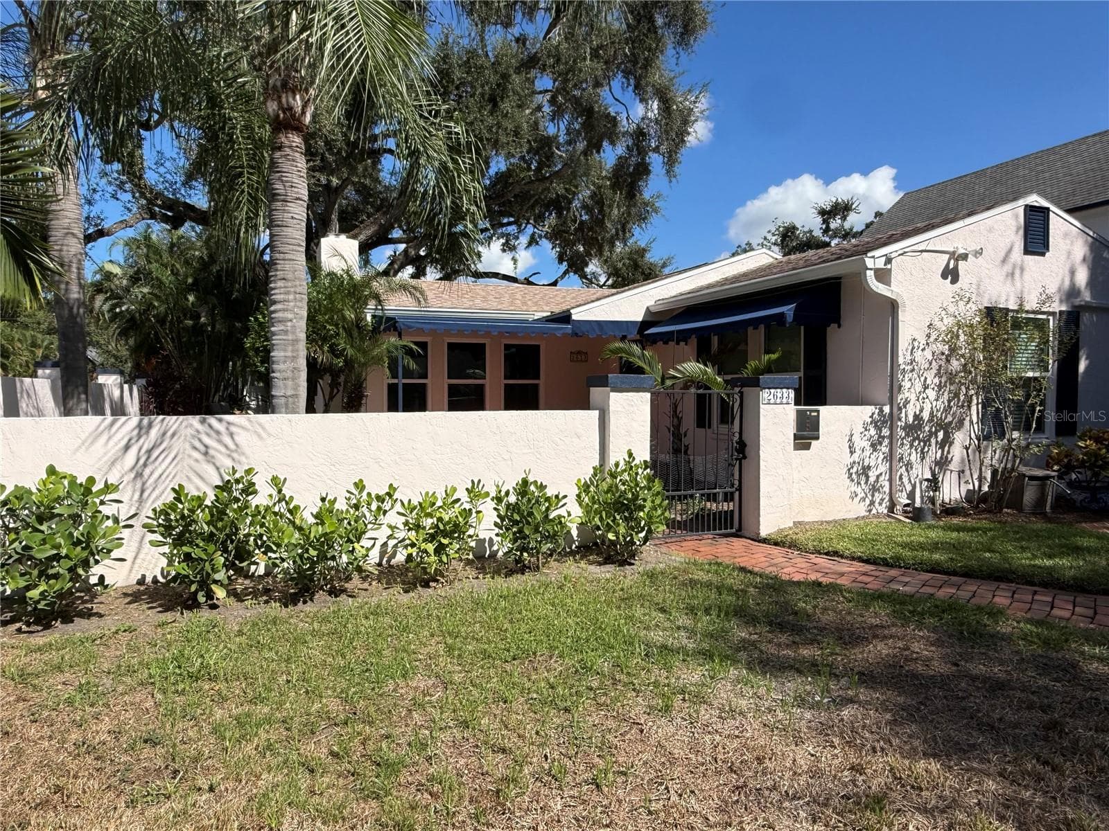 2633 W SUNSET DR