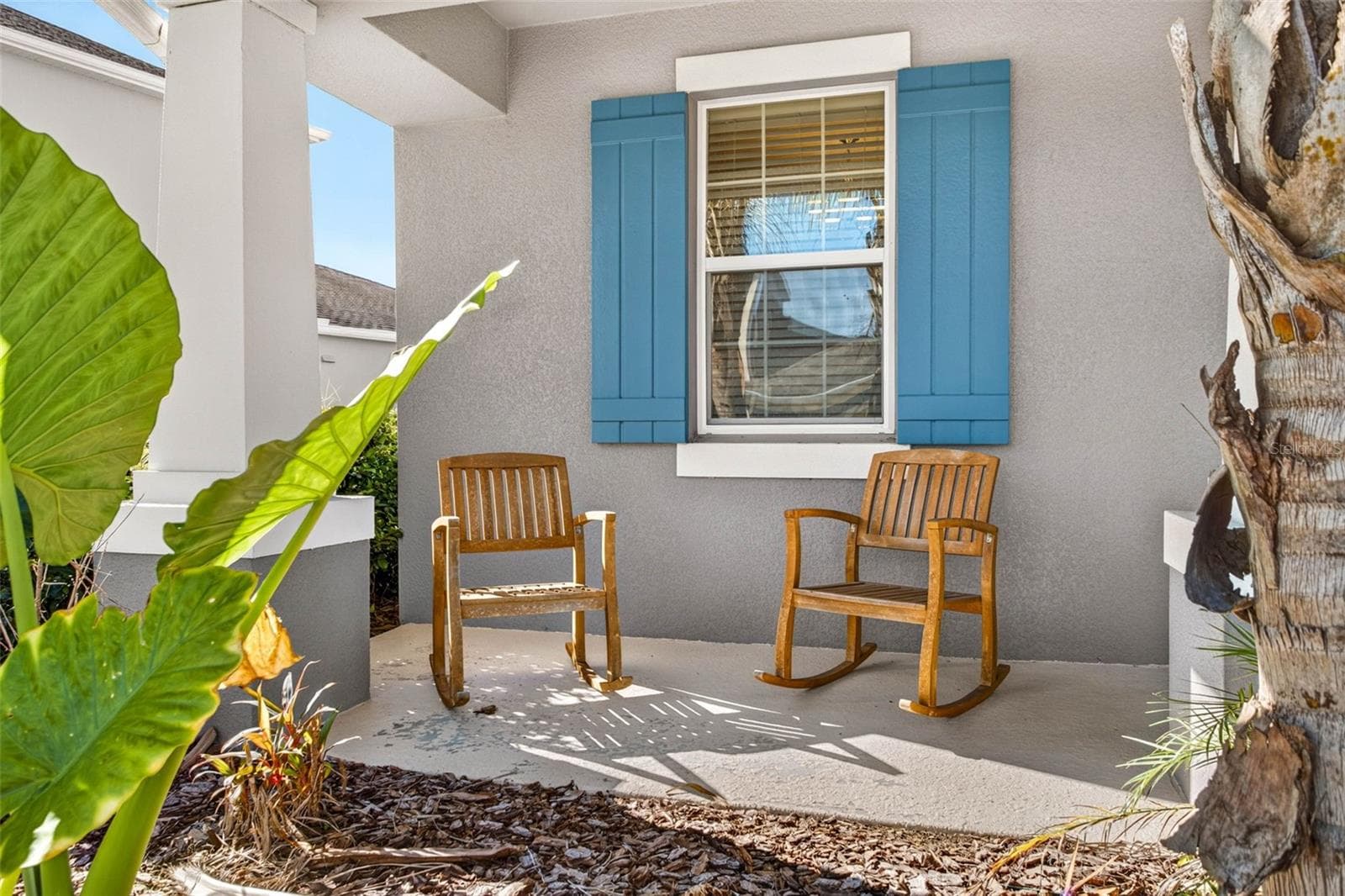 Front porch great for a coffee outside! - 33455 AZALEA RIDGE DR, WESLEY CHAPEL