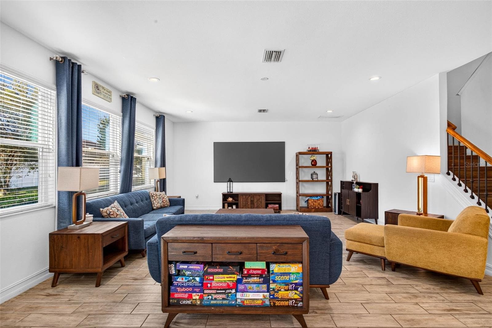 Ceramic tile flooring and high ceilings. - 33455 AZALEA RIDGE DR, WESLEY CHAPEL