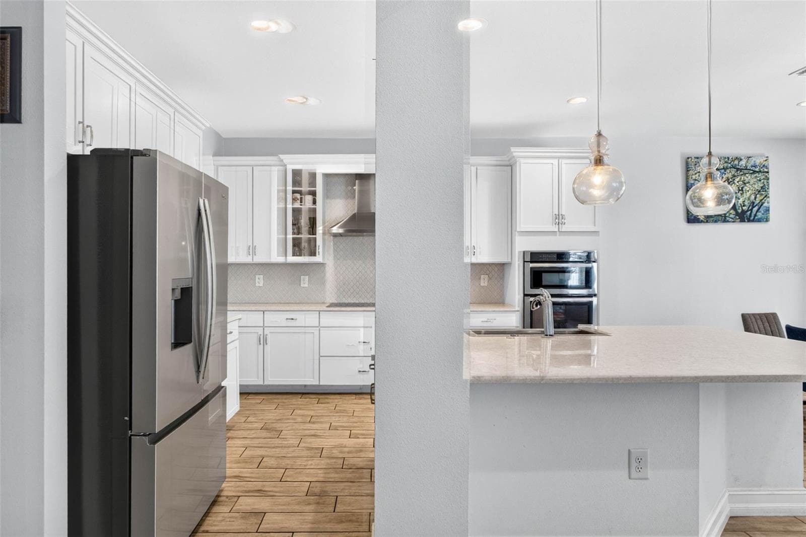 Kitchen has bright and white feel with seating at the island. - 33455 AZALEA RIDGE DR, WESLEY CHAPEL