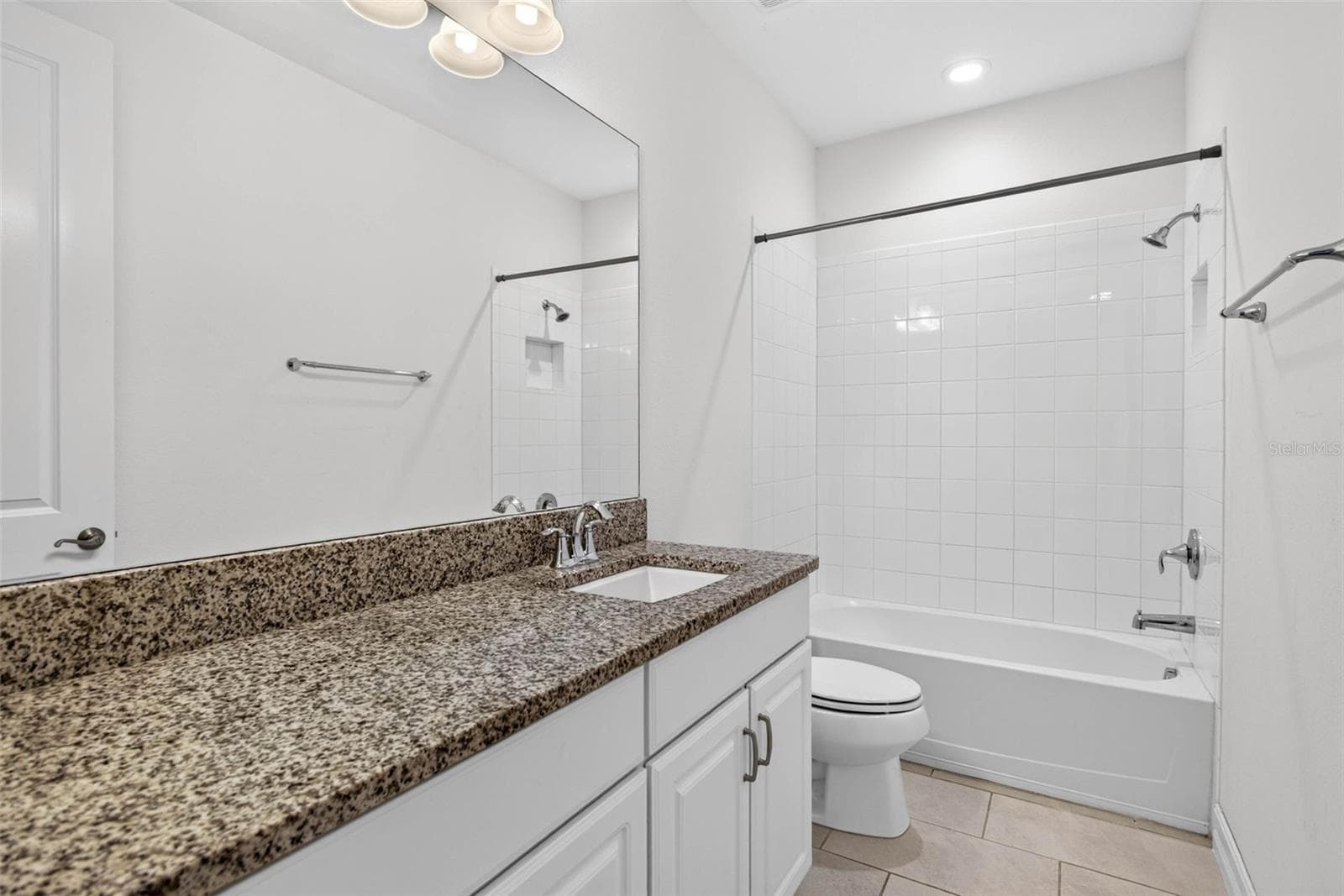 Jack and Jill bathroom - 33455 AZALEA RIDGE DR, WESLEY CHAPEL