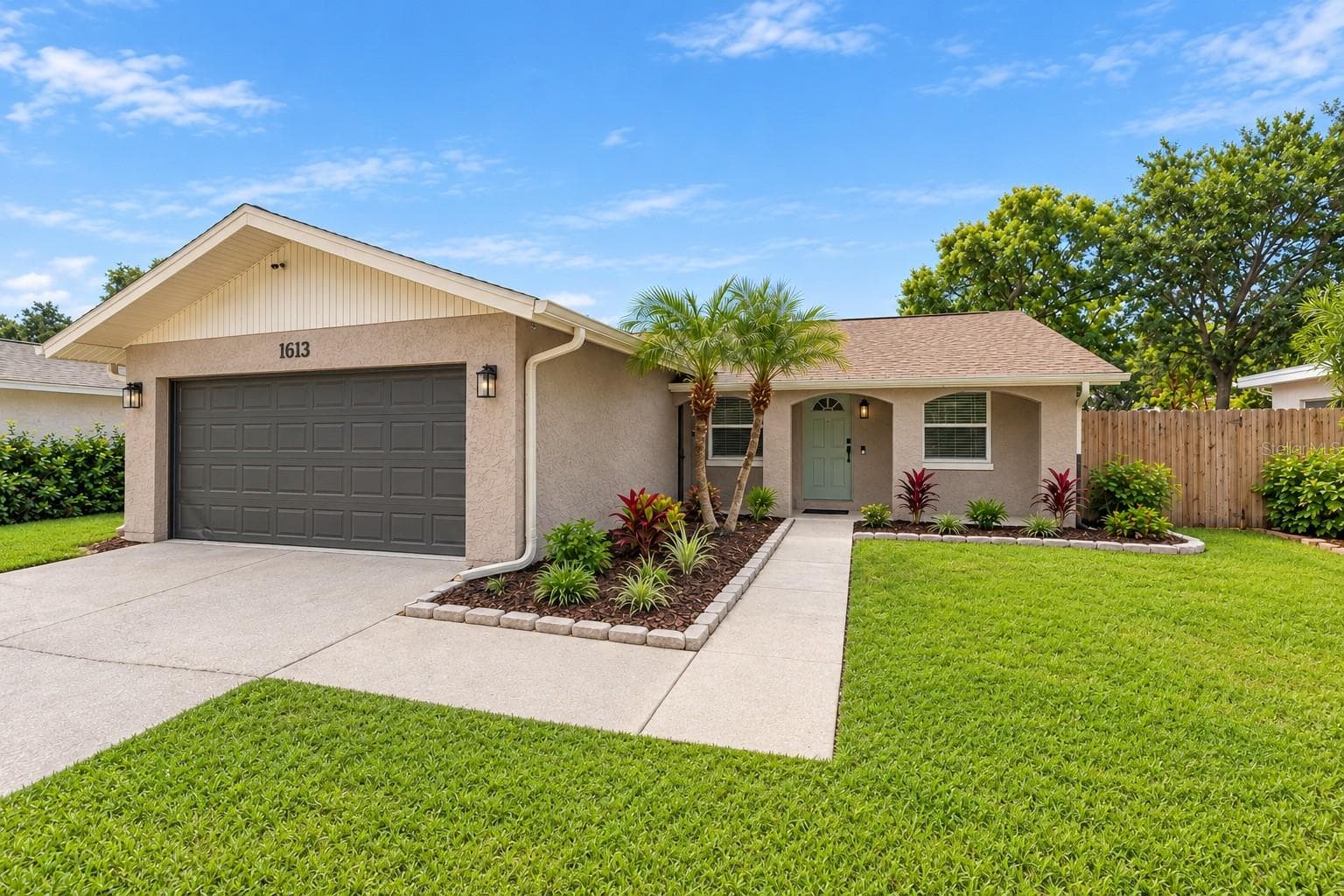1613 GREENWOOD DR