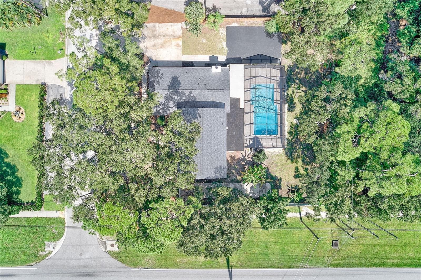 Single Family Residence at 1595 OAK LN, CLEARWATER, photo 4 of 64