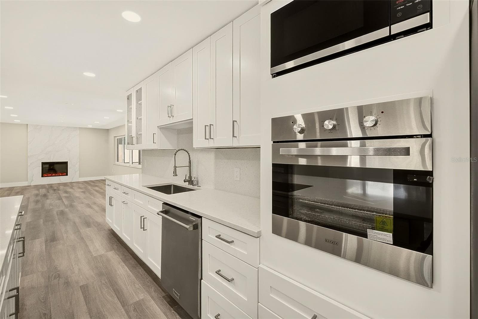 Single Family Residence at 1595 OAK LN, CLEARWATER, photo 13 of 64