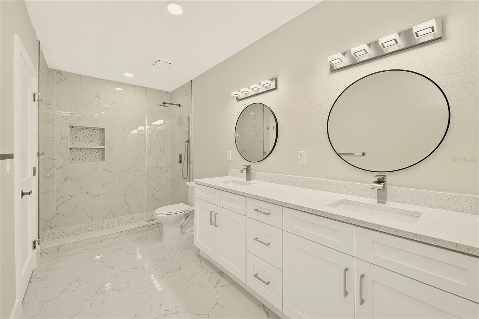 Single Family Residence at 1595 OAK LN, CLEARWATER, photo 22 of 64
