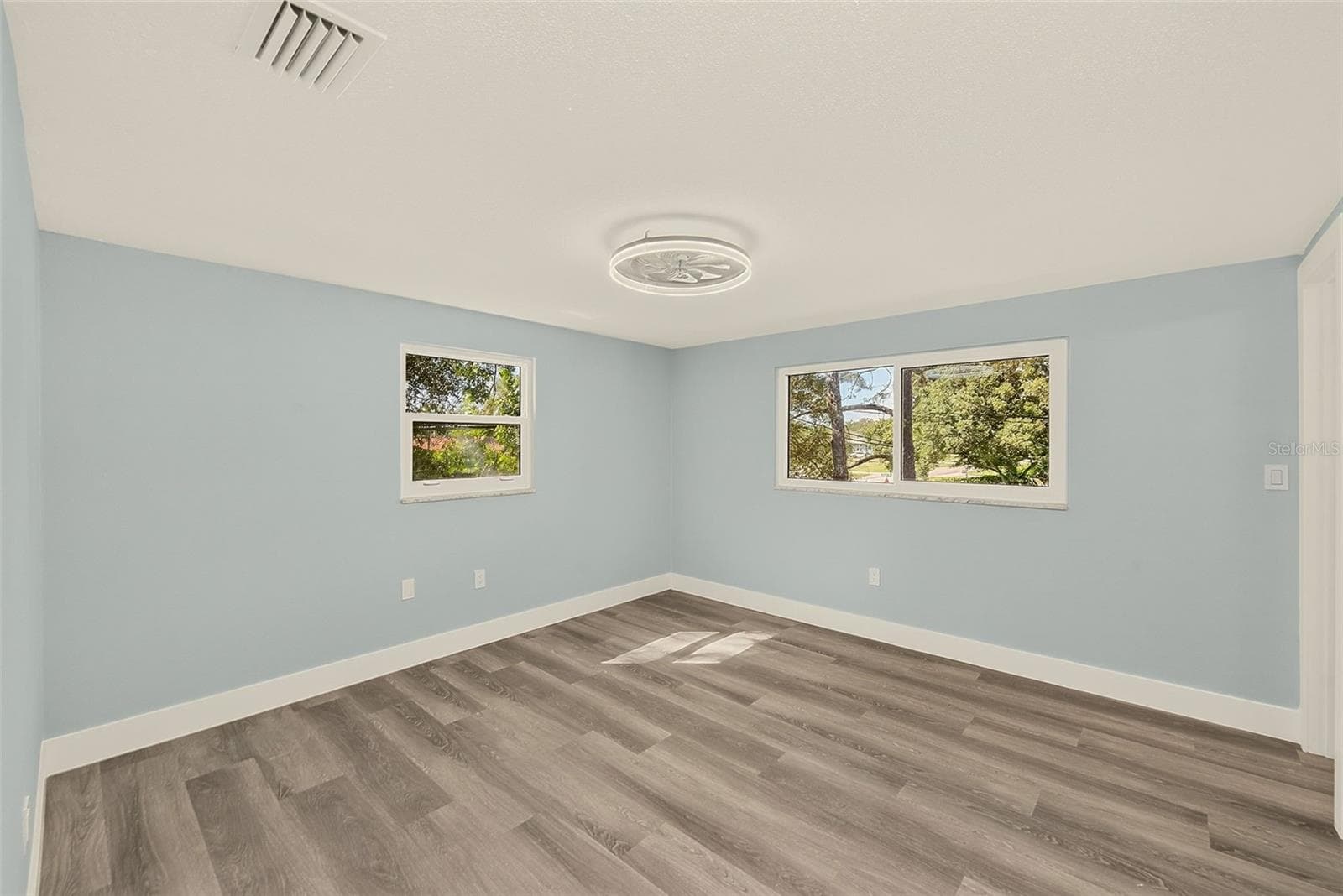 Single Family Residence at 1595 OAK LN, CLEARWATER, photo 32 of 64