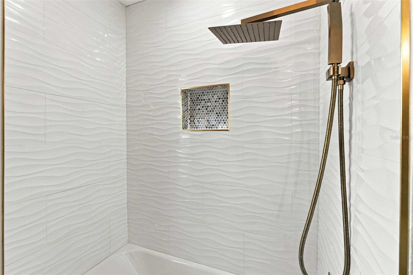 Guest bathroom - 11365 RIDDLE DR, SPRING HILL
