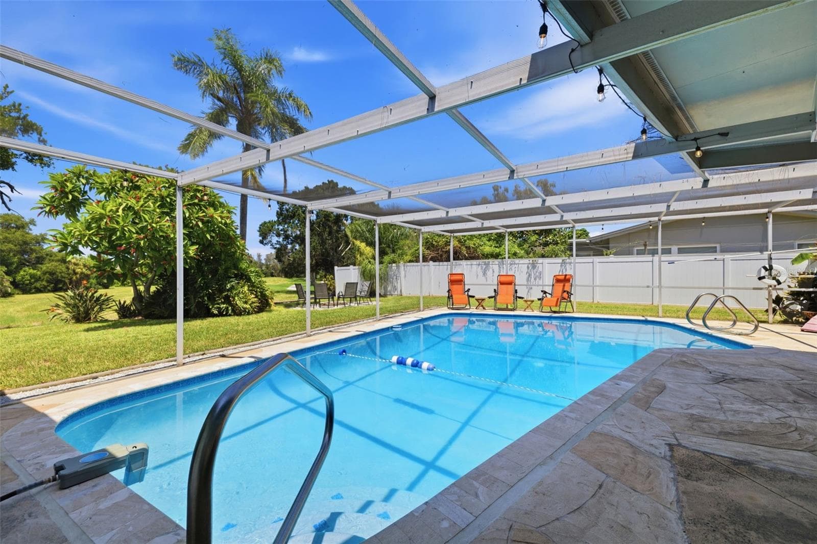 Single Family Residence at 9542 OAKHURST RD, SEMINOLE, photo 2 of 40