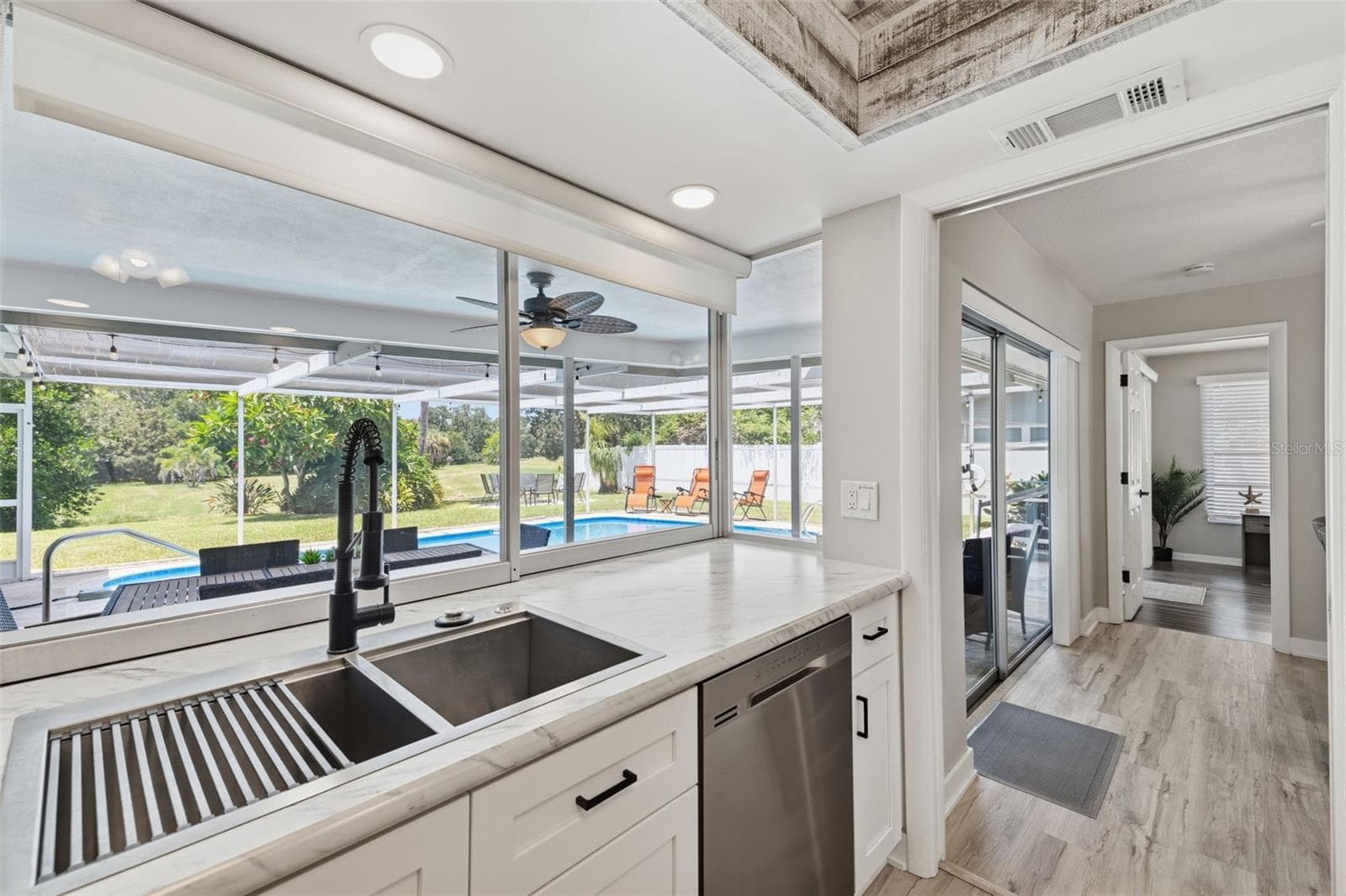 Single Family Residence at 9542 OAKHURST RD, SEMINOLE, photo 10 of 40
