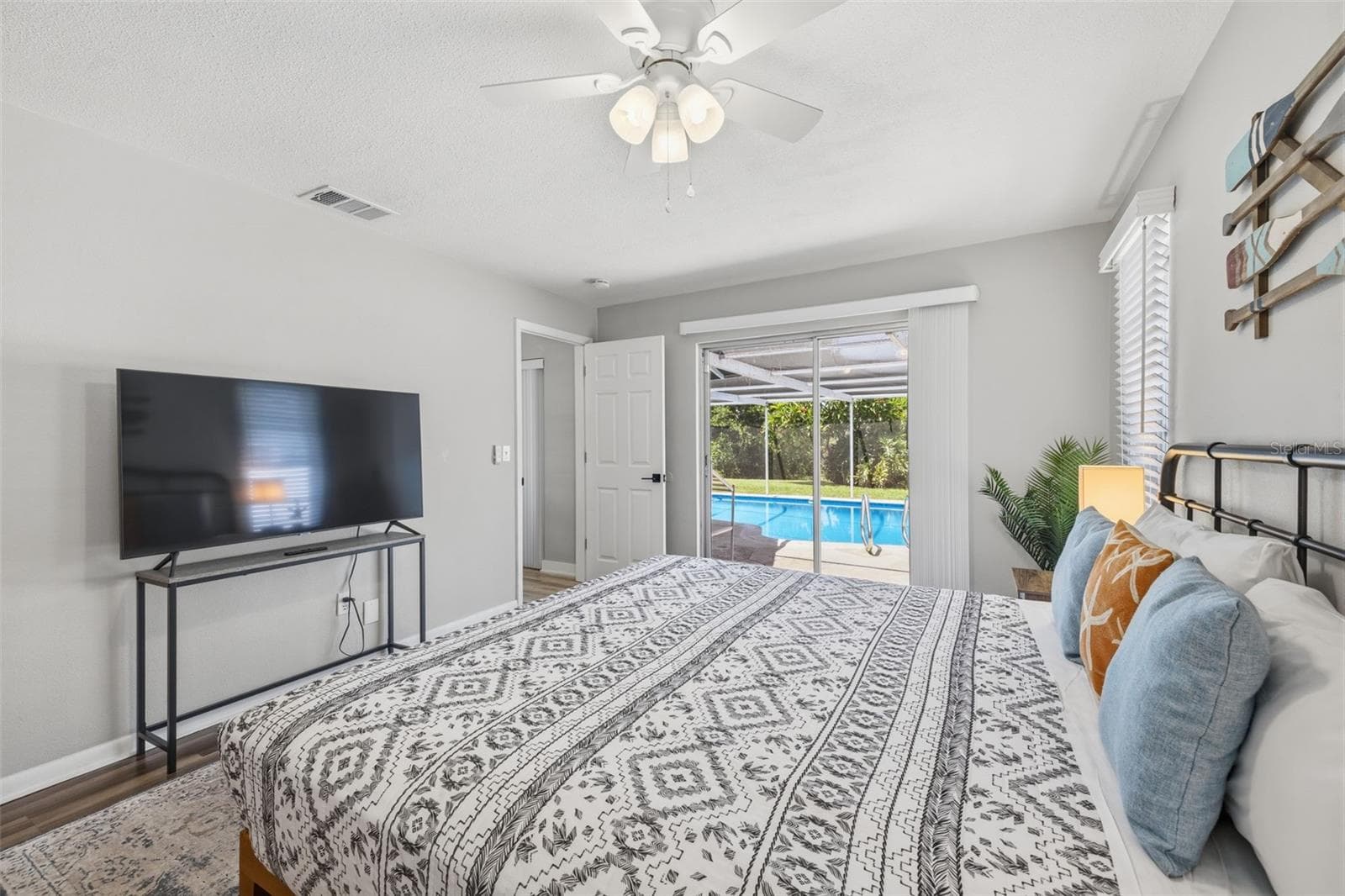Single Family Residence at 9542 OAKHURST RD, SEMINOLE, photo 13 of 40