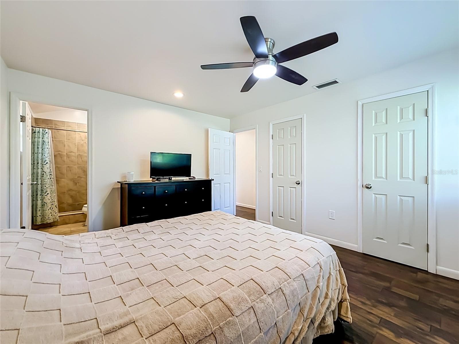 Primary Suite - 1852 SOURWOOD BLVD, DUNEDIN