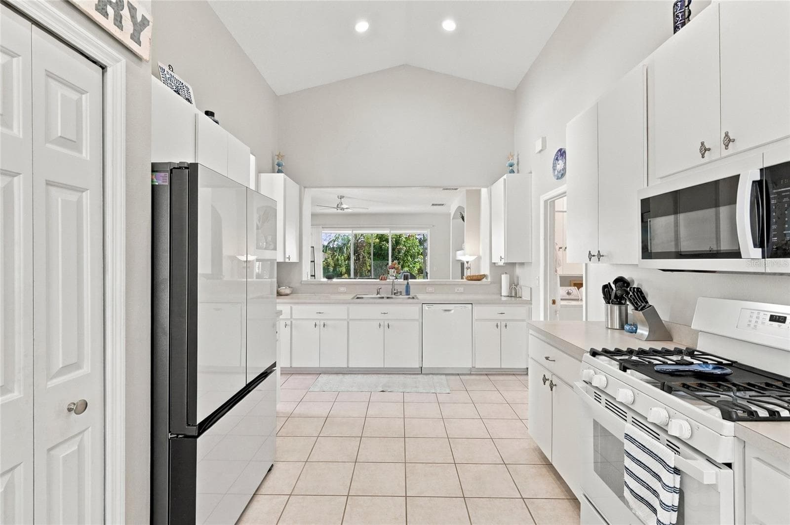 Single Family Residence at 5604 GULF STREAM ST, TAVARES, photo 11 of 38