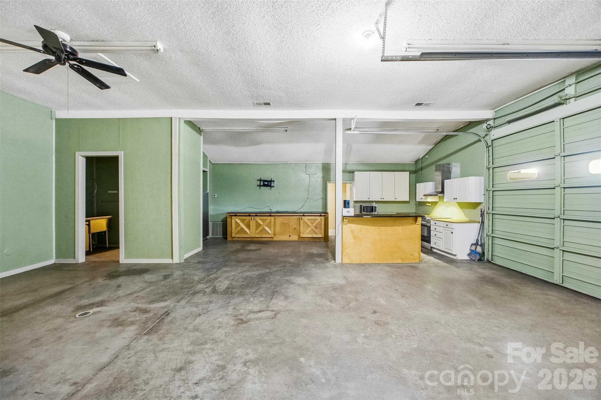 Open area - cars, restaurant, warehouse, event space - 10327 Hwy 49 Highway, Mount Pleasant