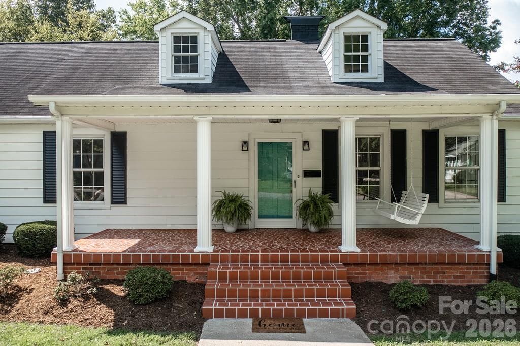 Home Never Felt So Good! - 57 19th Avenue NW, Hickory