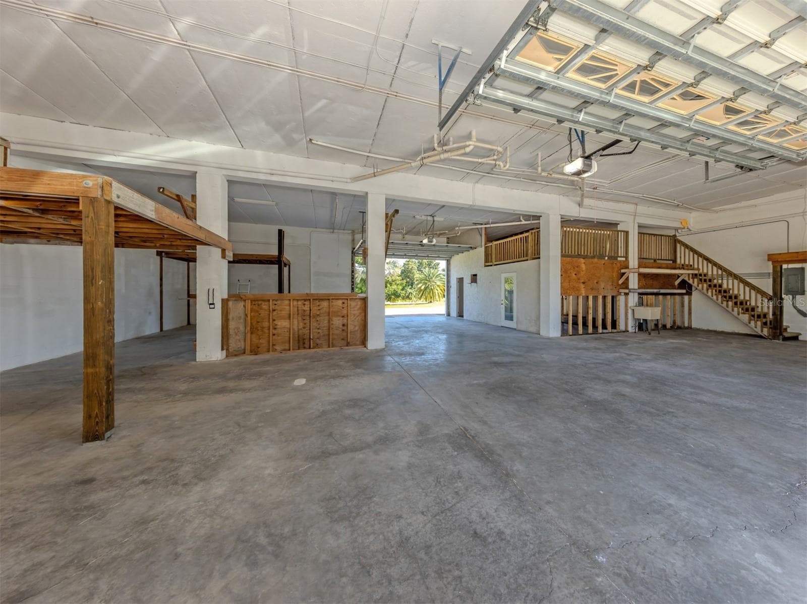 Garage - 9458 ANITA AVE #B, ENGLEWOOD