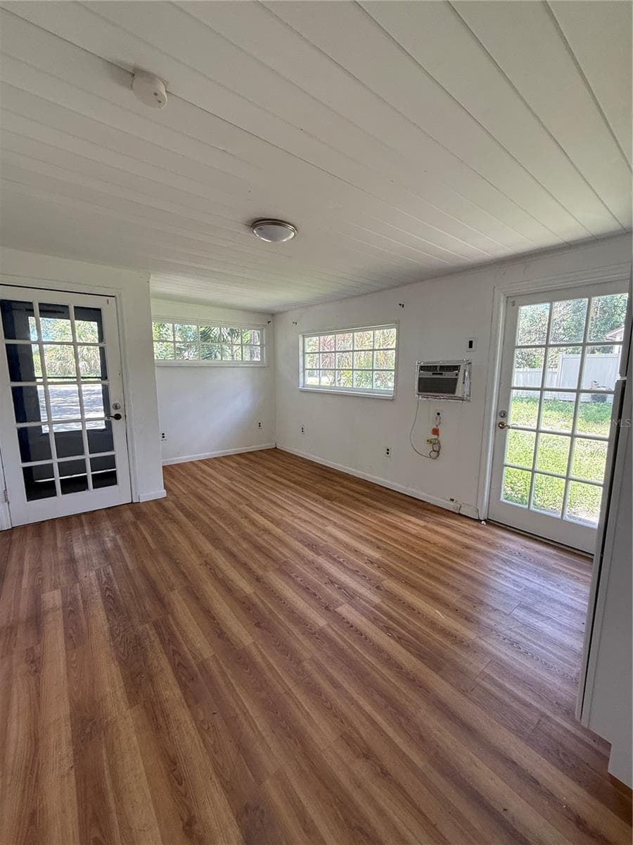 Single Family Residence at 3006 N ORIENTE AVE, SARASOTA, photo 6 of 16