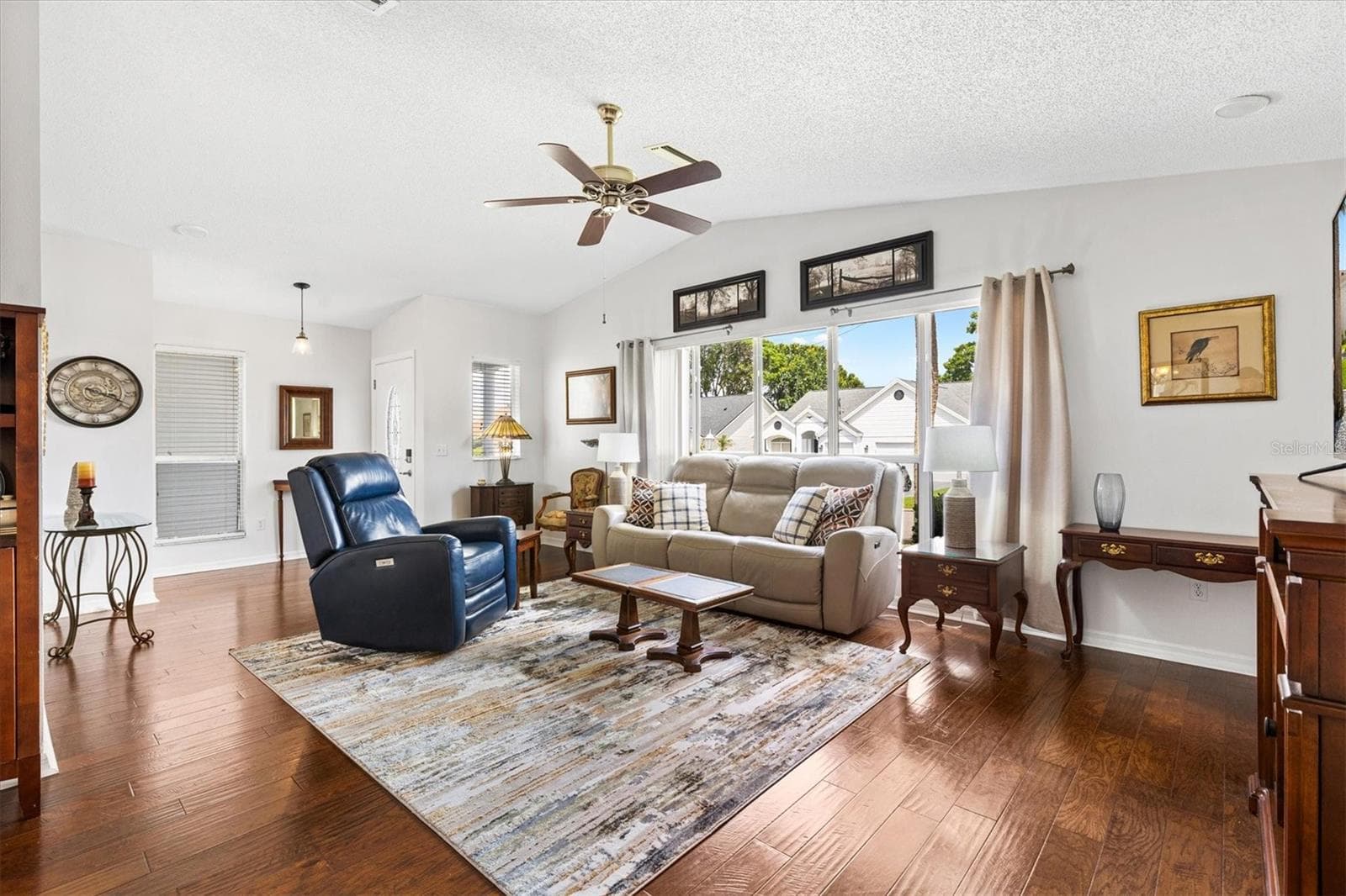 Living Room - 406 DEL MAR DR, LADY LAKE