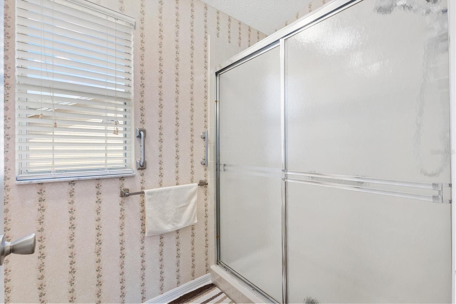 Primary Bath - 406 DEL MAR DR, LADY LAKE