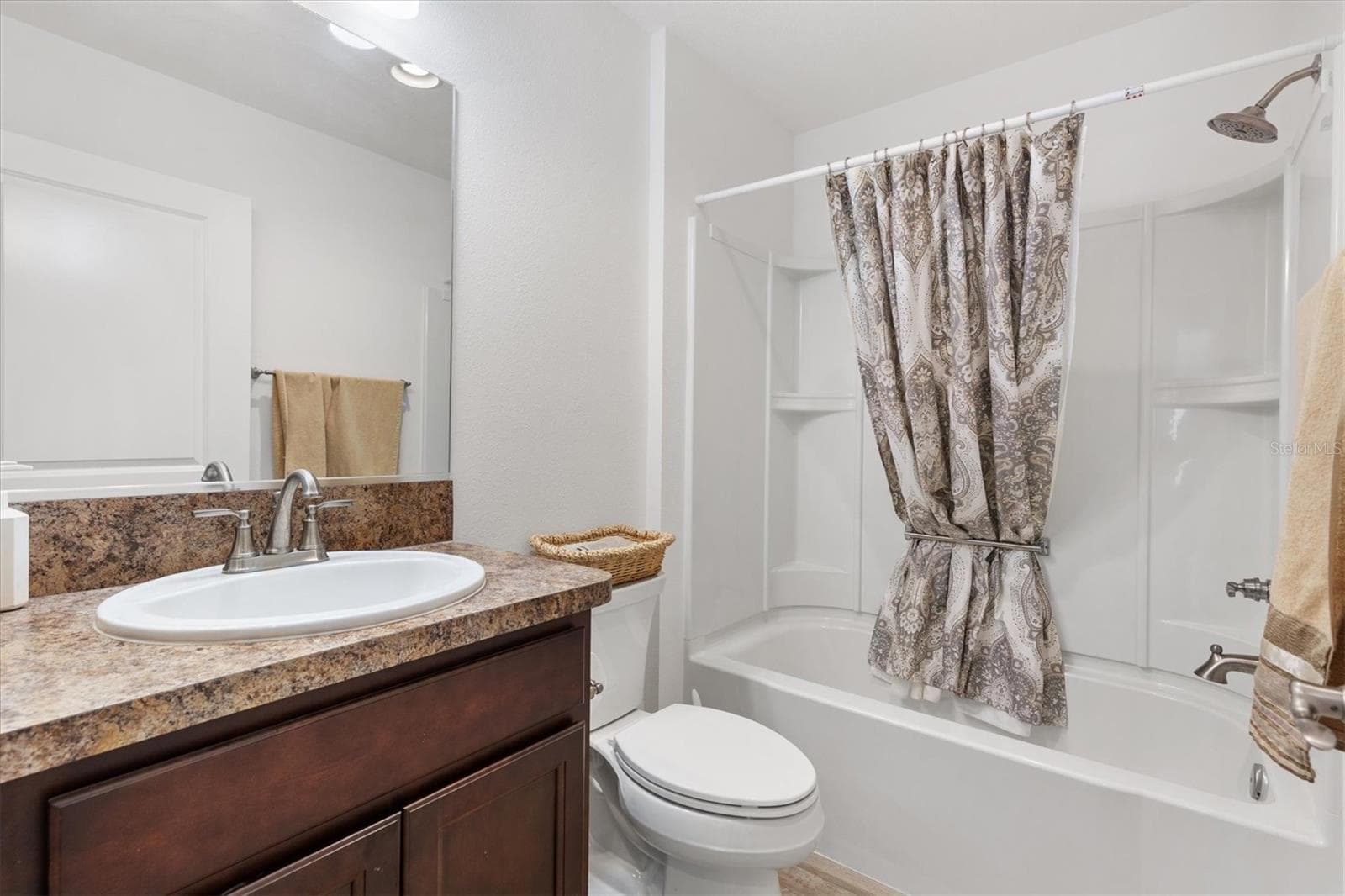 Guest Bath - 6094 RODRIGUEZ LN, THE VILLAGES