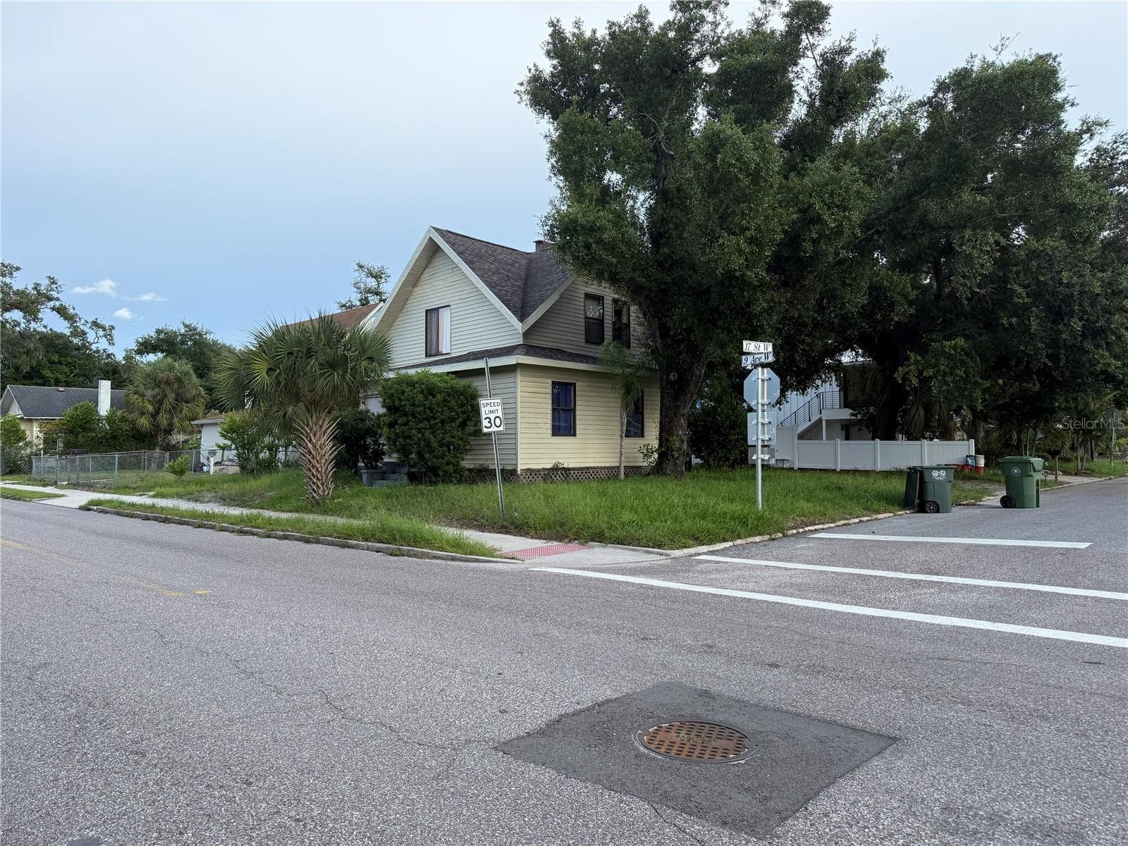 Duplex at 1625 9TH AVE W, BRADENTON, photo 4 of 8