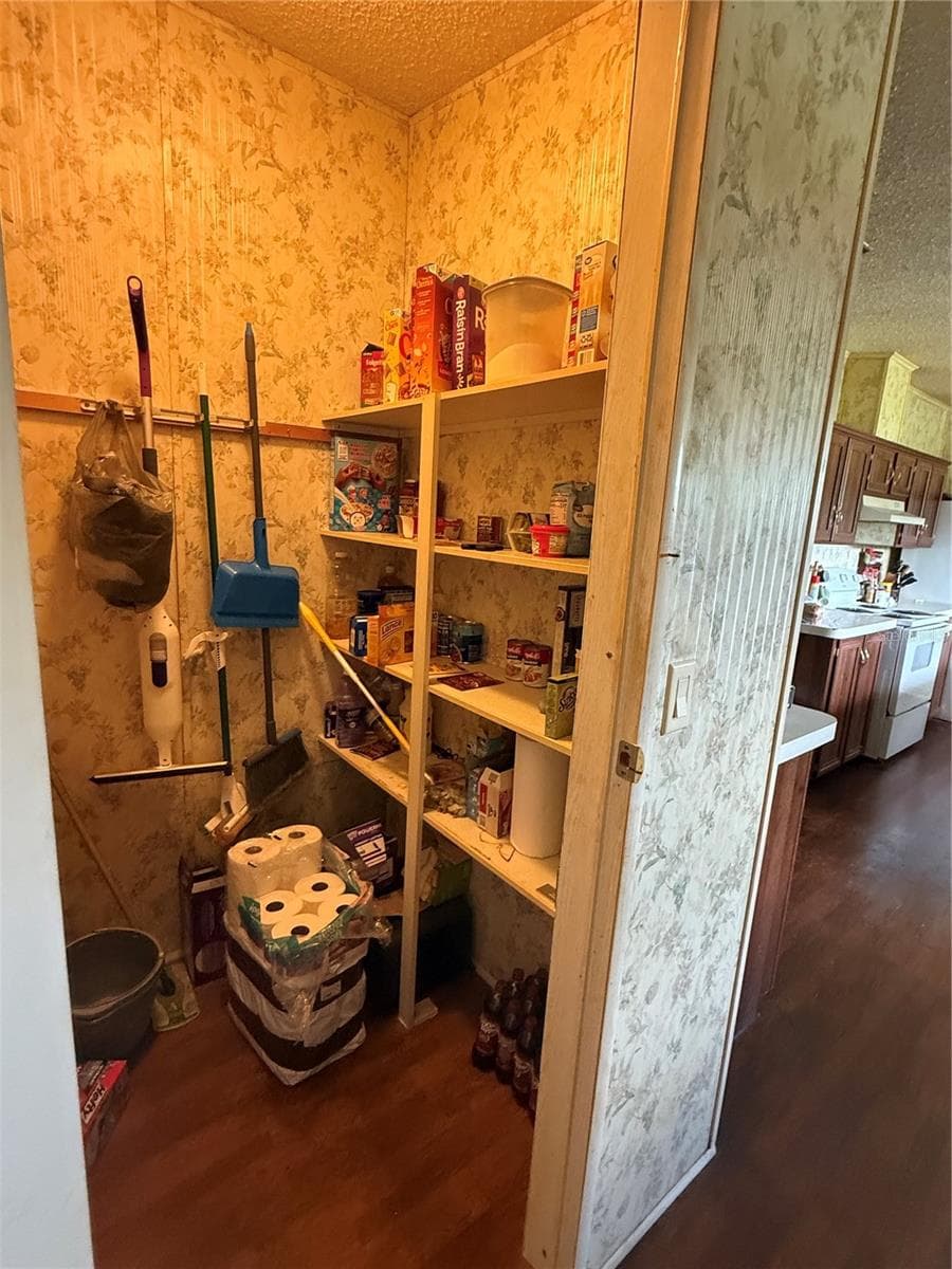 Pantry - 4060 PACKARD AVE, ST CLOUD