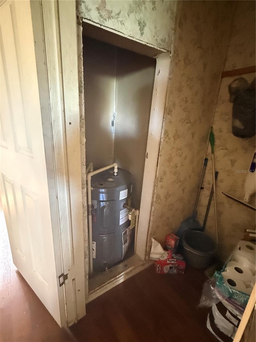 Hot water heater - 4060 PACKARD AVE, ST CLOUD