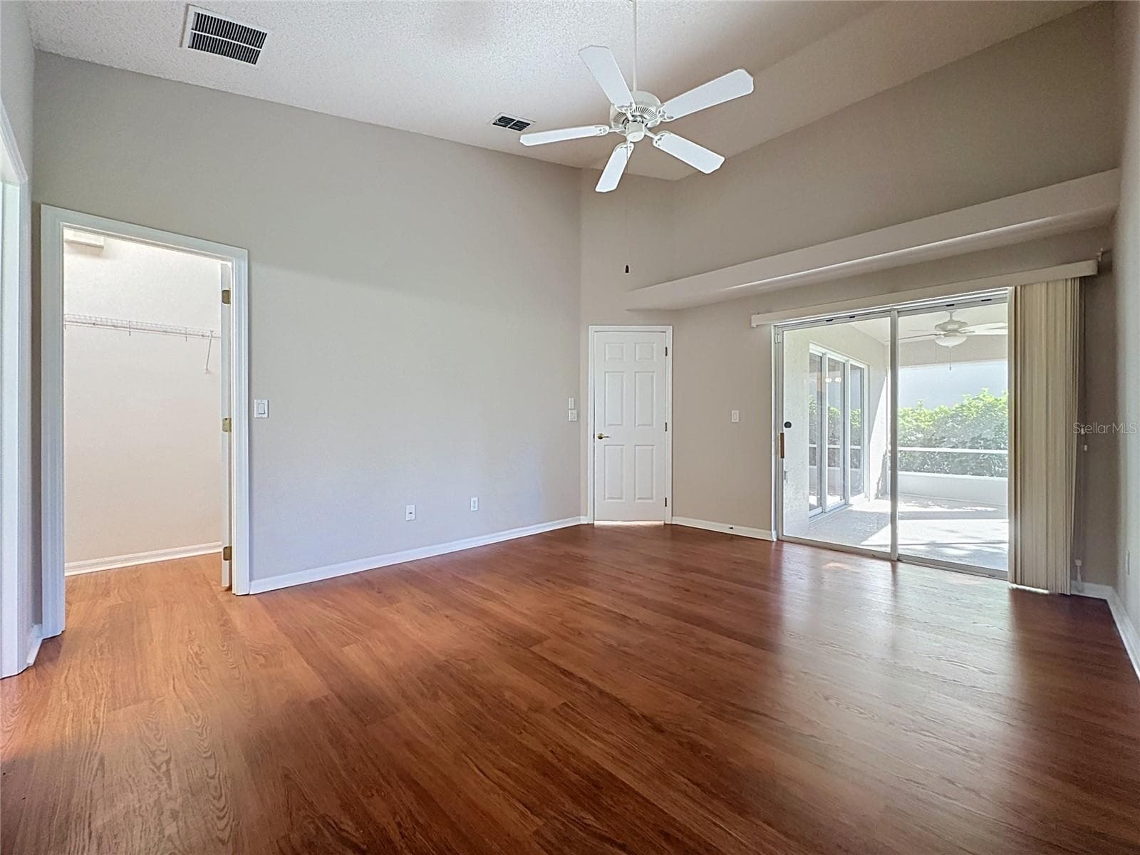 Primary Bedroom with walk in closet - 4004 CAPLAND AVE, CLERMONT
