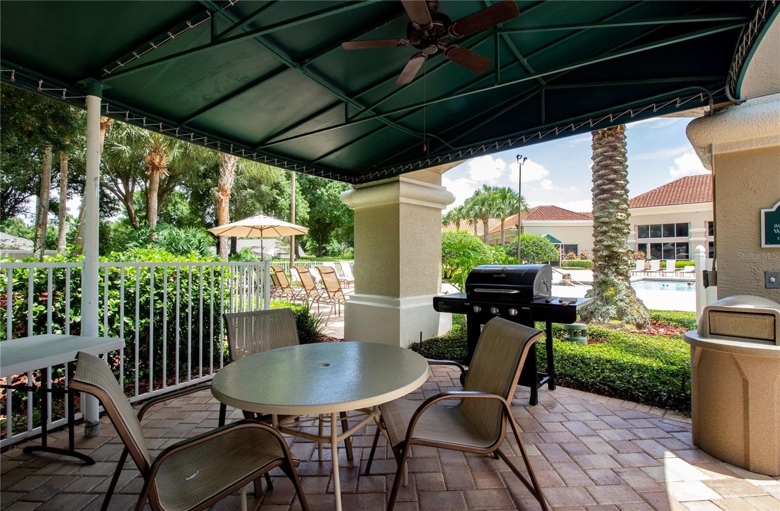 Covered grill areas - 4004 CAPLAND AVE, CLERMONT