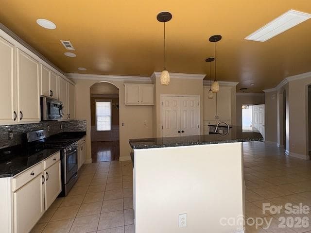 Single Family Residence at 107 Autumn Frost Avenue, Statesville, photo 8 of 34