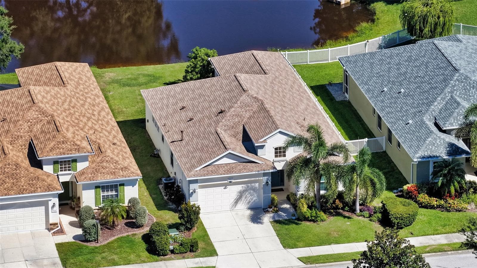 Single Family Residence at 15213 BLUE FISH CIR, LAKEWOOD RANCH, photo 2 of 38