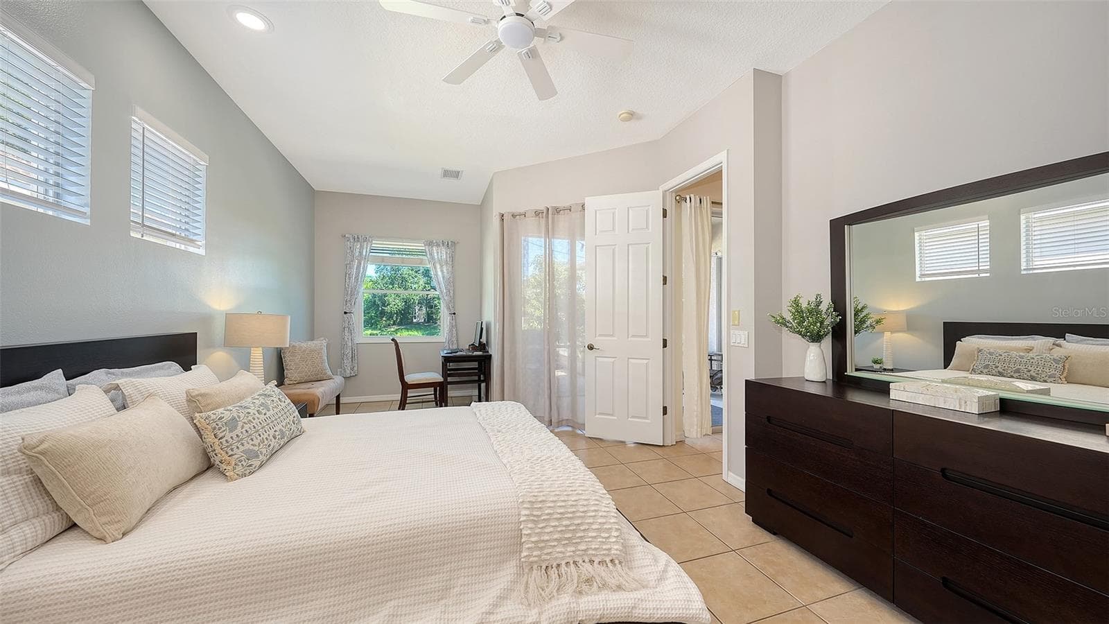 Primary suite with additional sitting area - 15213 BLUE FISH CIR, LAKEWOOD RANCH