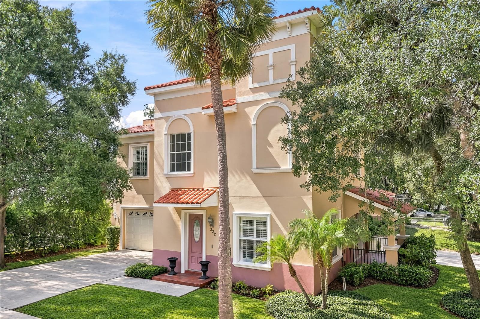 Townhouse at THE BORGHESE VILLAS AT WESTSHO, TAMPA, photo 2 of 42