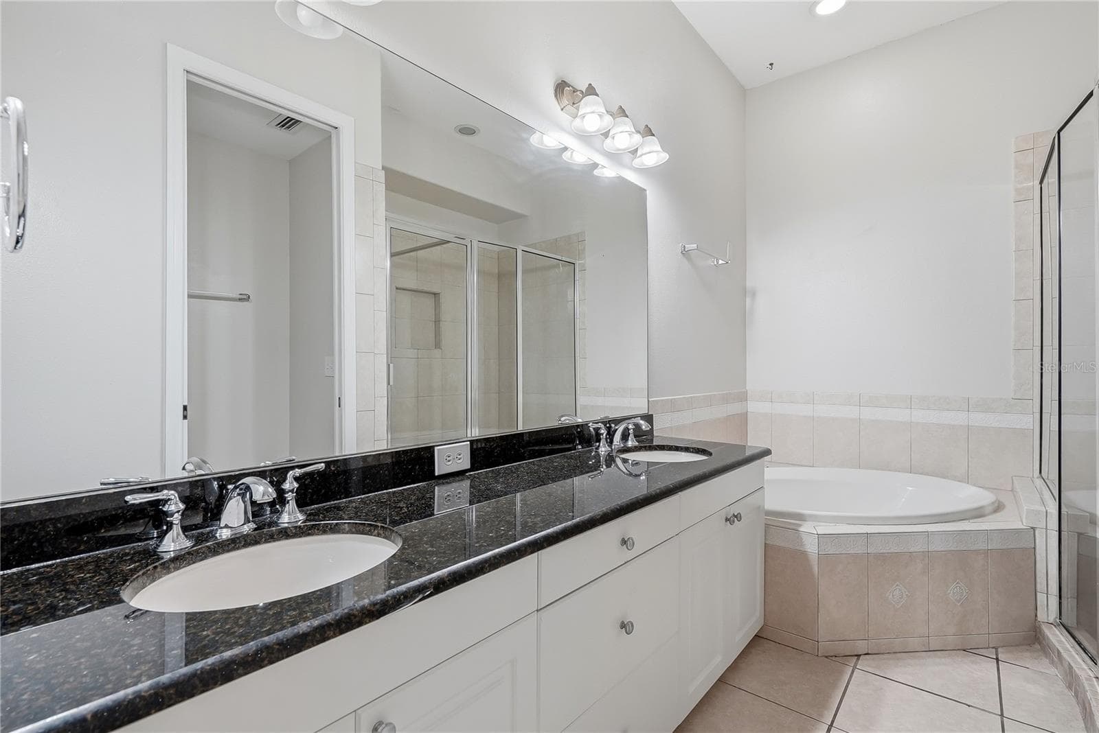Townhouse at THE BORGHESE VILLAS AT WESTSHO, TAMPA, photo 22 of 42