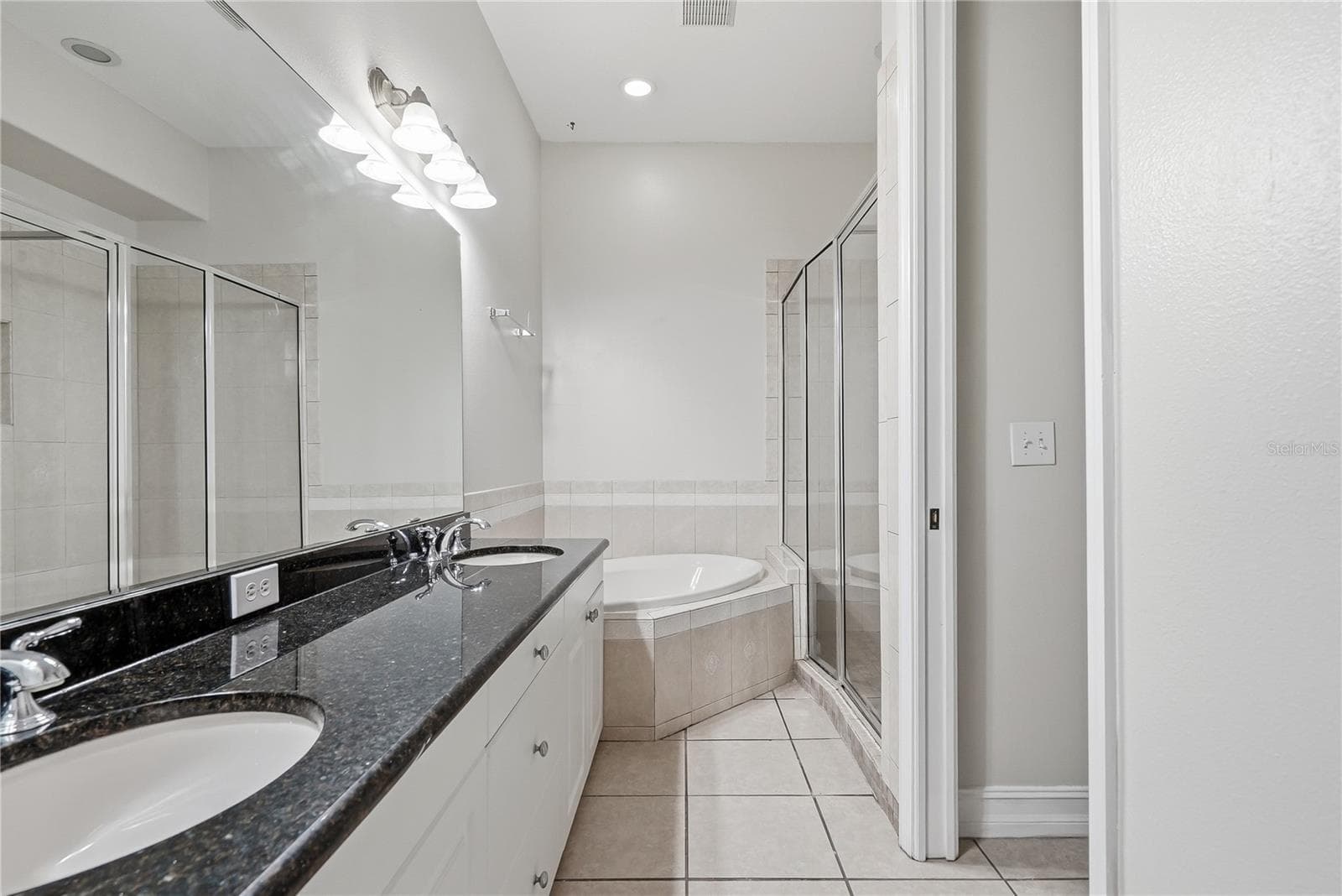 Townhouse at THE BORGHESE VILLAS AT WESTSHO, TAMPA, photo 23 of 42