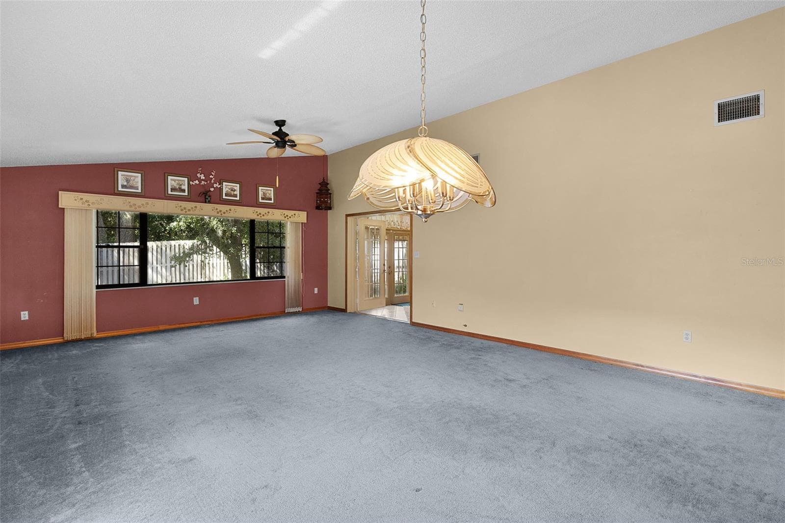 Single Family Residence at 1522 S POINTE DR, LEESBURG, photo 17 of 40