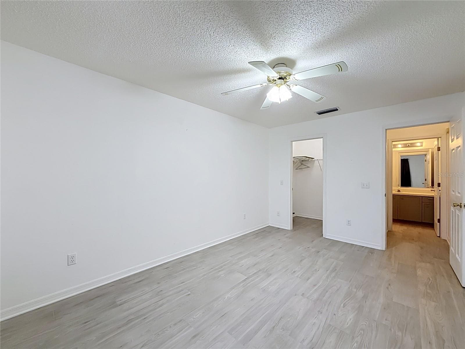 Single Family Residence at 1607 COG HILL DR, LADY LAKE, photo 20 of 37