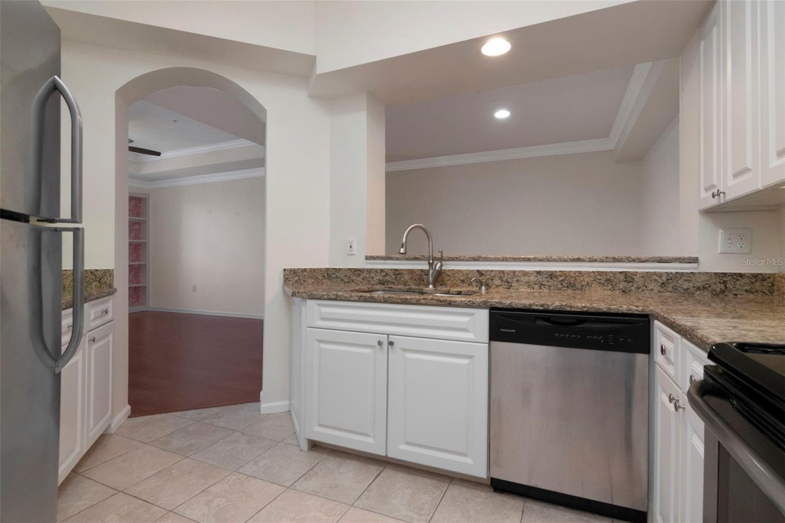 Kitchen View to Living Area - 4309 BAY CLUB CIR #4309, TAMPA